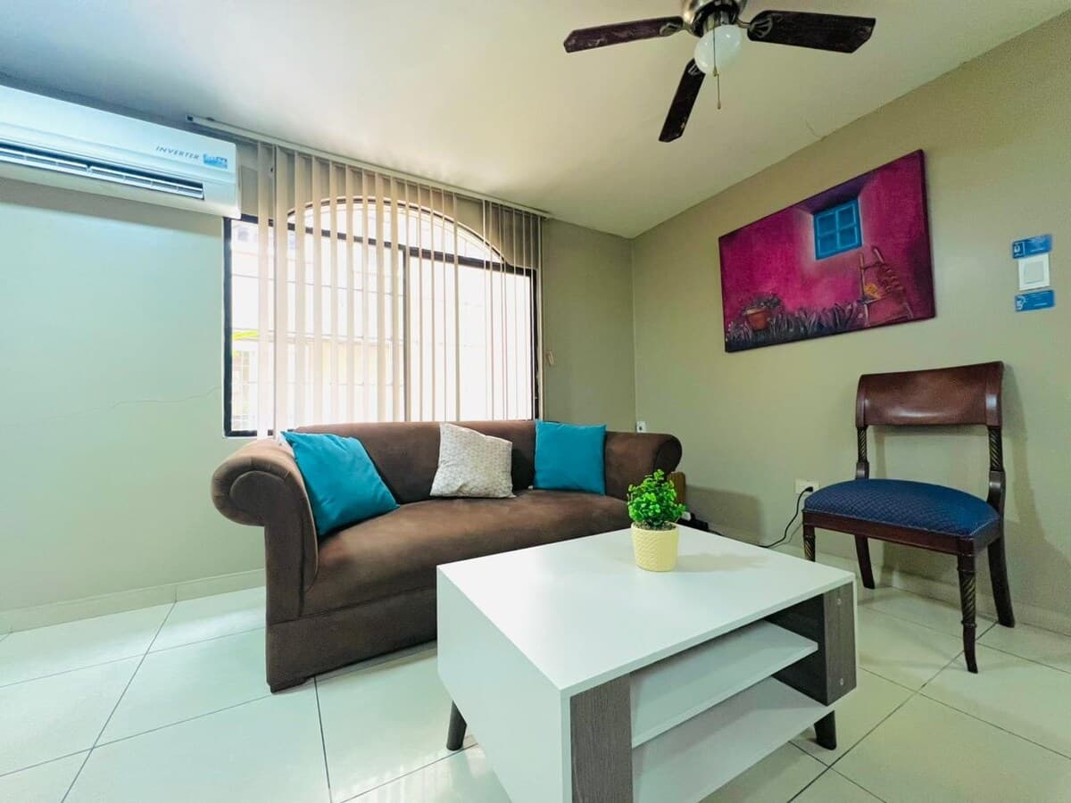 Amplia Suite PB-3 camas junto San Marino