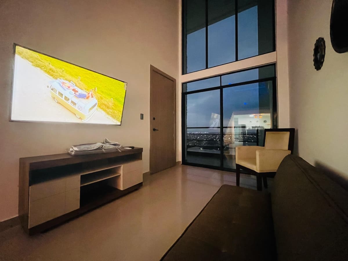Loft con Jacuzzi-Paqueo-10min consulado americano