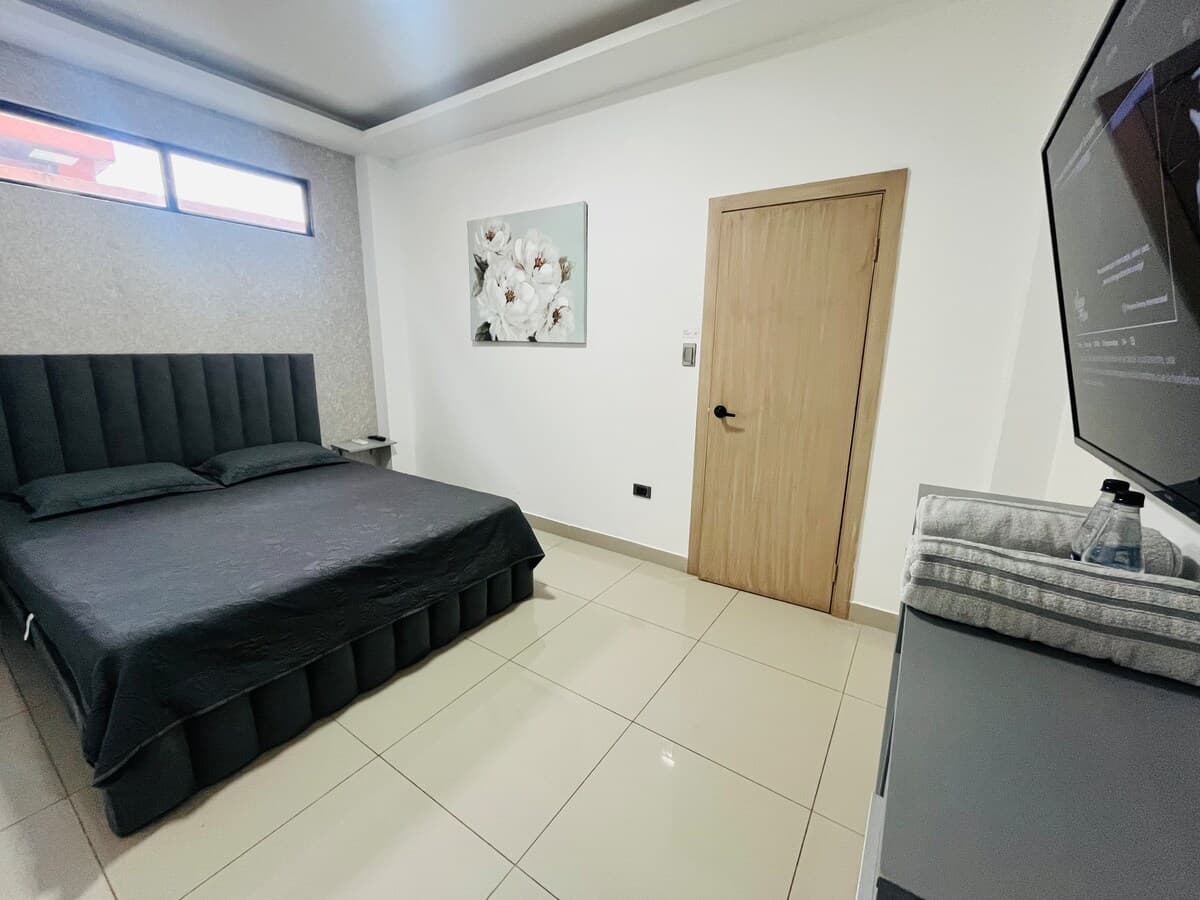 Suite con Balcón ~ Jacuzzi Privado + Parqueo — foto 15