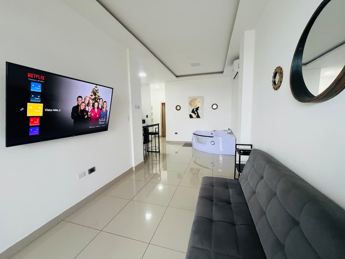 Suite con Balcón ~ Jacuzzi Privado + Parqueo — foto 19