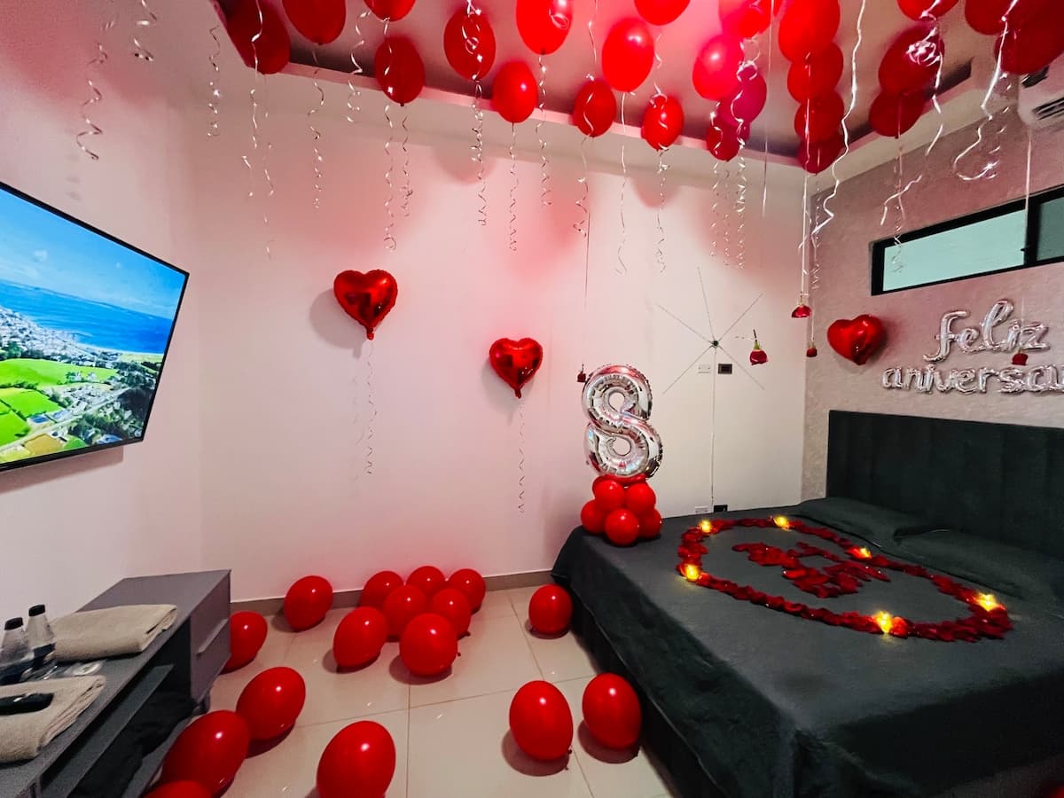 Suite con Balcón ~ Jacuzzi Privado + Parqueo — foto 4