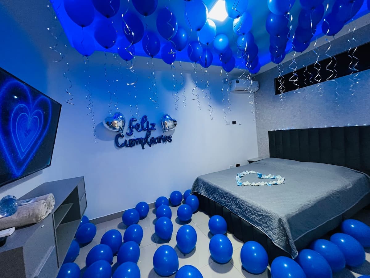 Suite con Balcón ~ Jacuzzi Privado + Parqueo — foto 8