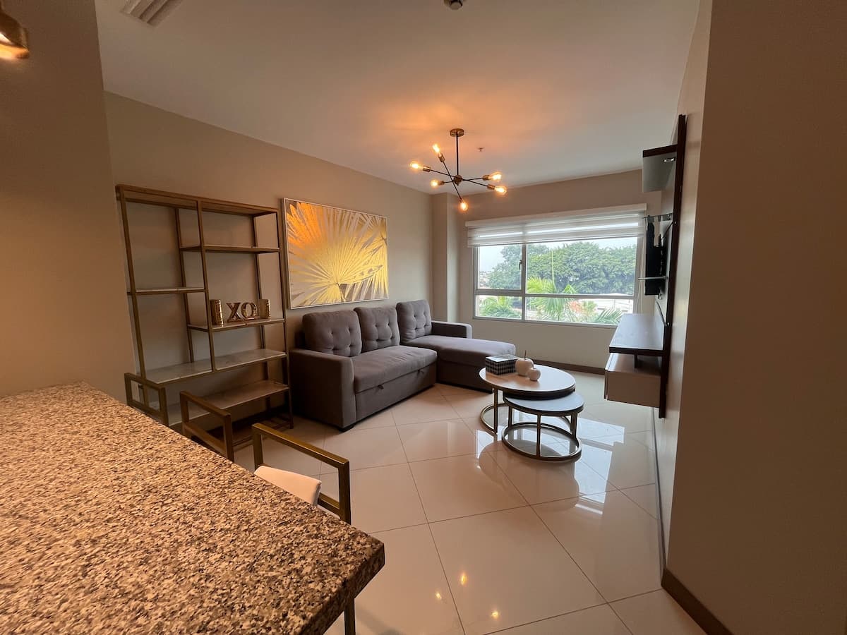 Elegante suite empresarial Colón con parqueo