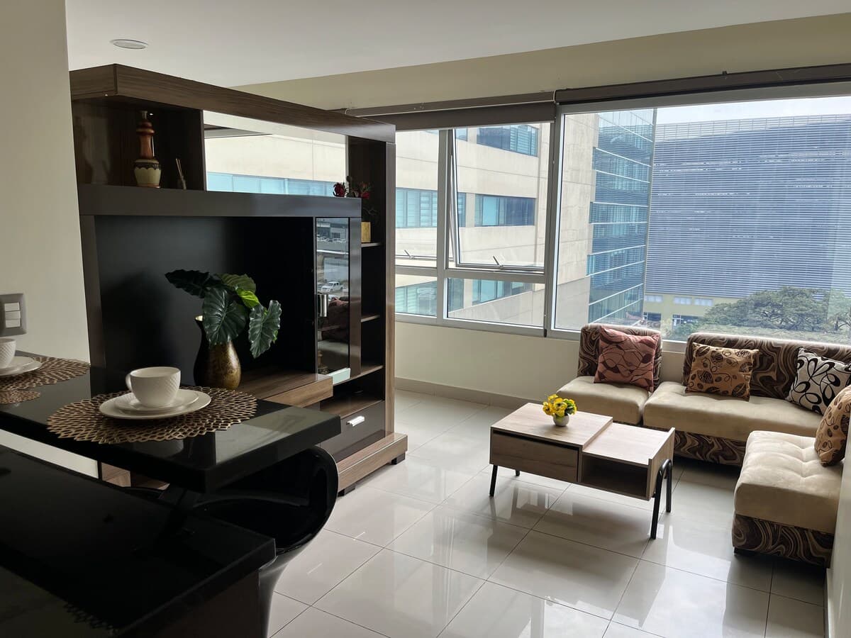 Suite Norte • Centro comercial • Piscina + estacionamiento